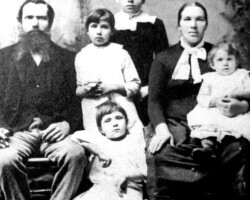 Georg Streuer/Strauer Family 1912 | Contributed by Aimee Boettcher George Streuer-Christina (Pehlke) family